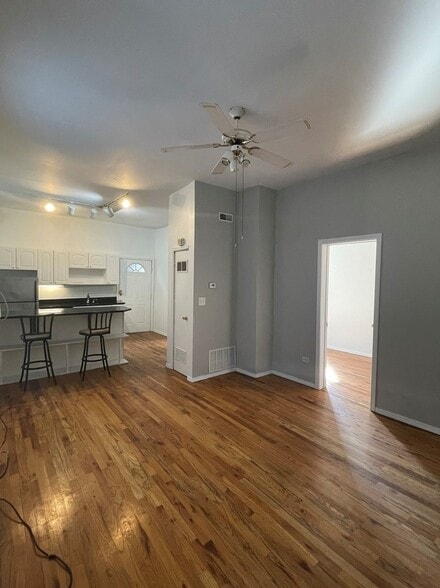 Building Photo - 2321 W Belmont Ave