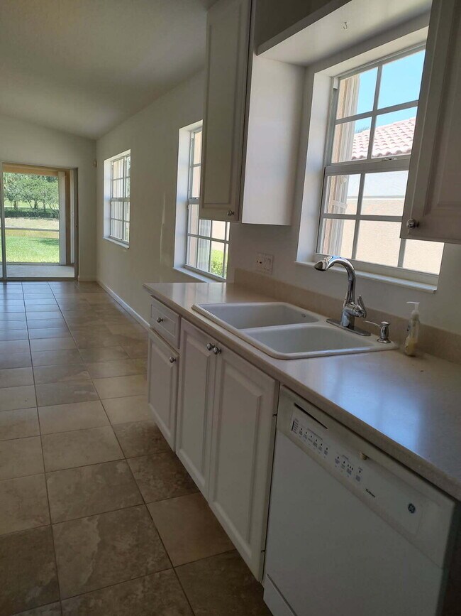 Building Photo - 8165 Quito Pl