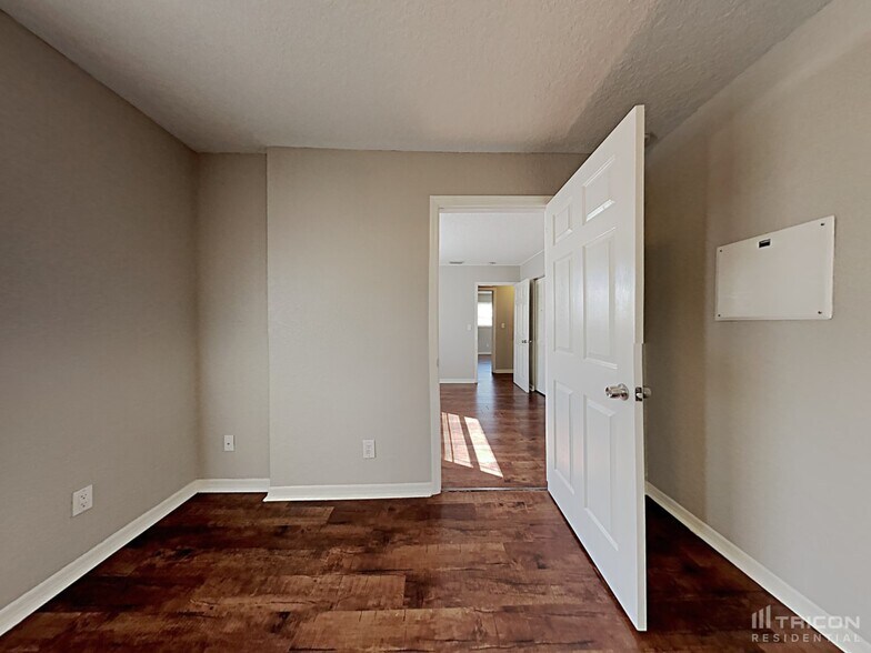 Building Photo - 705 Crimson King Trce