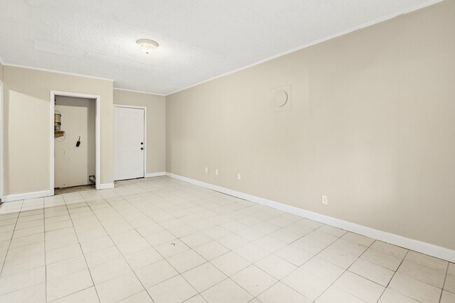 Building Photo - 4461 Jenwood St