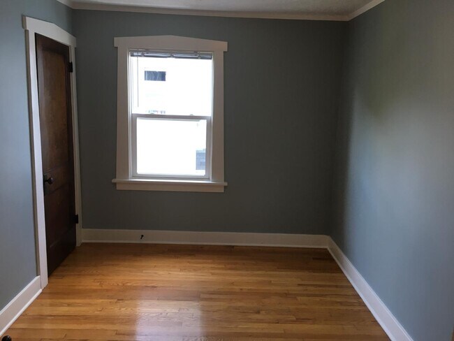 Building Photo - 253 Valley Ave SW