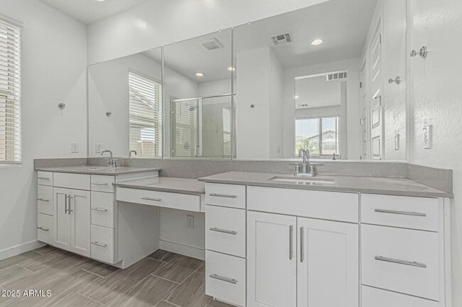 Building Photo - Newer Built 3 Bedroom/2 Bath Single Level Home in Queen Creek! Community Pool, Splash Pad, Lakes ...