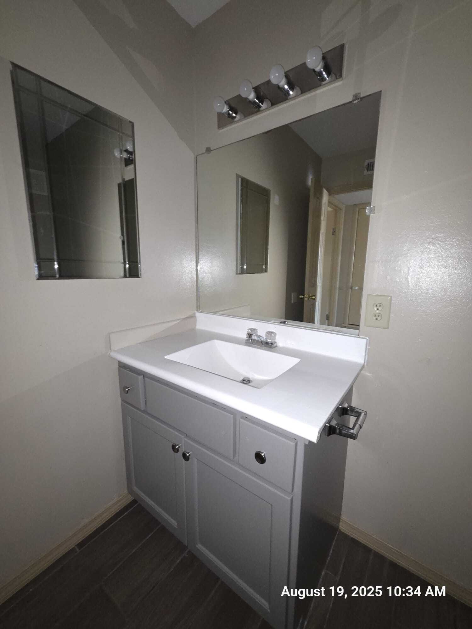 Building Photo - 605 Bustamante St