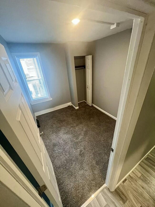 Building Photo - Newly Renovated 4BR/1BA in Wilmington - No...