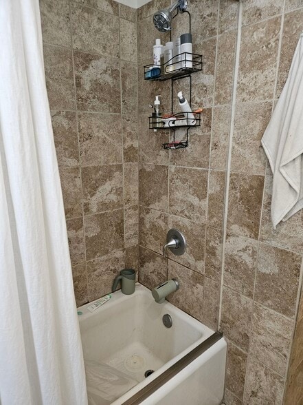 Building Photo - 533 N Gardner St