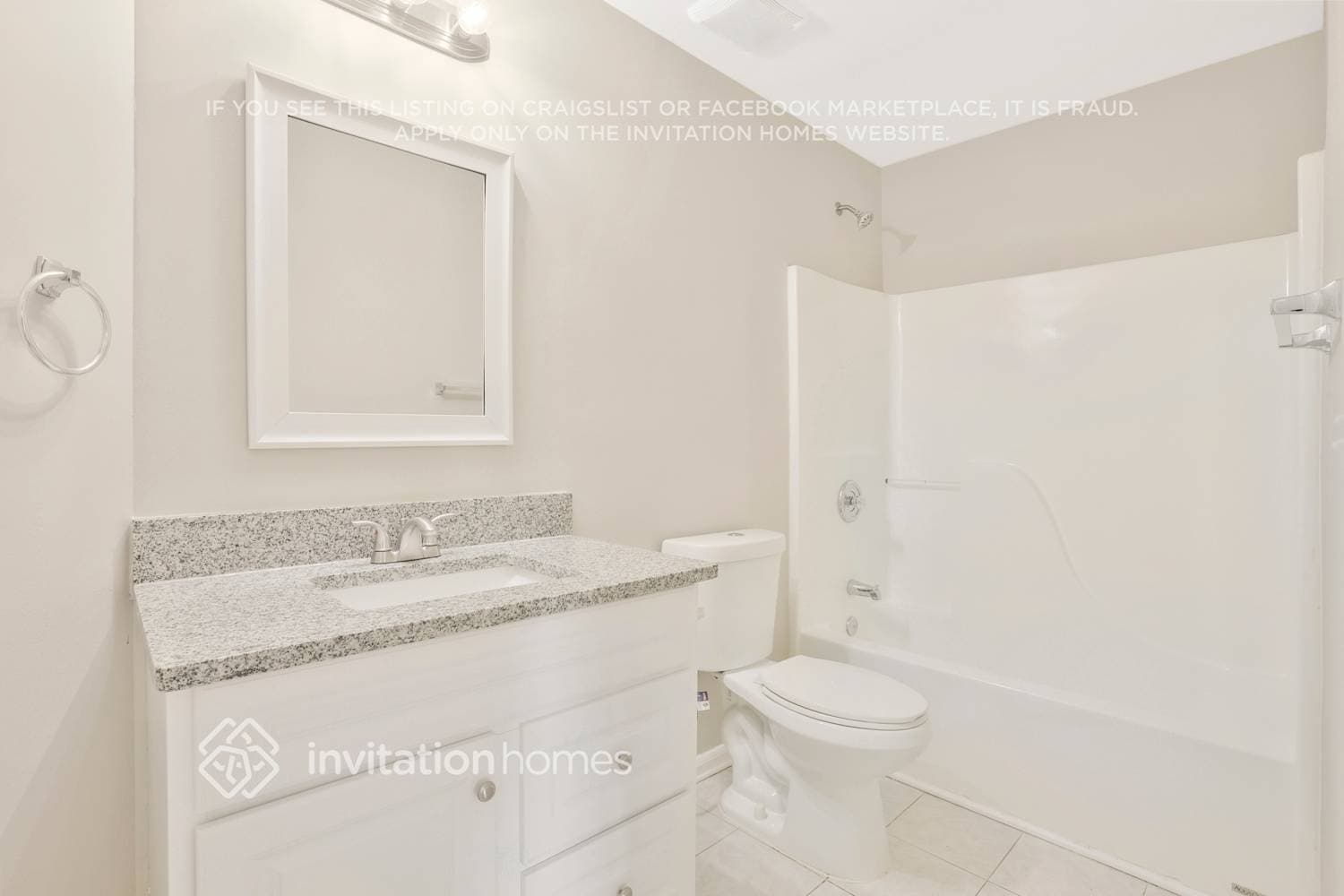 Building Photo - 2712 Lake Park Ridge E