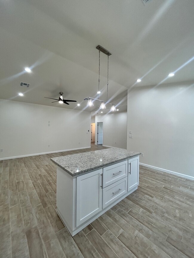 Building Photo - 1324 Renda Ct