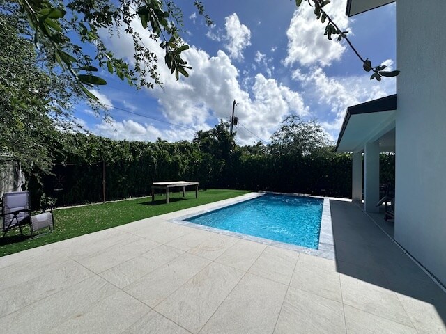 Building Photo - 6422 Coral Way