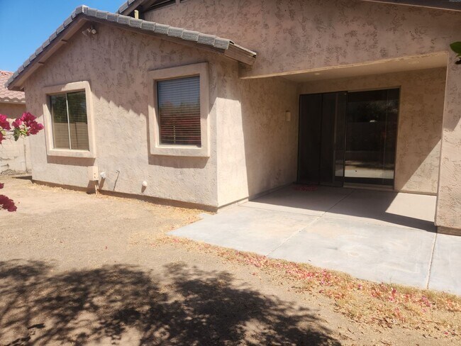 Building Photo - Immaculate Golf Community Home