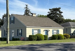 Building Photo - 302 N Shores Rd