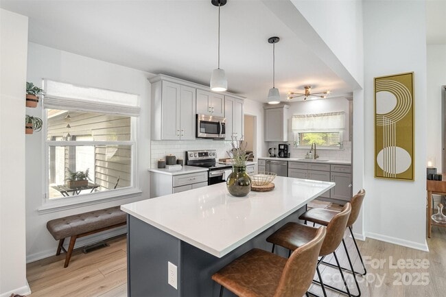 Building Photo - 6618 Lakeside Dr