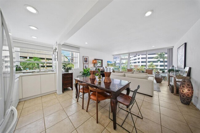 Building Photo - 1408 Brickell Bay Dr