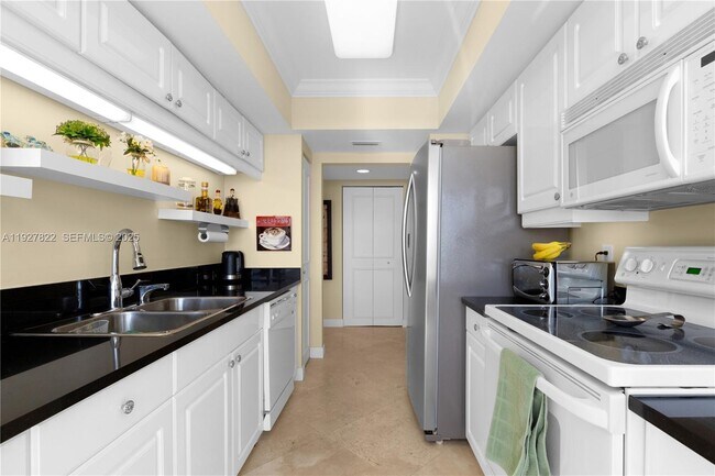 Building Photo - 21055 Yacht Club Dr