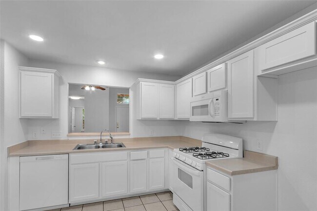 Building Photo - 1012 Traci Michelle Dr