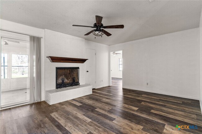 Building Photo - 1203 Hughes Ave