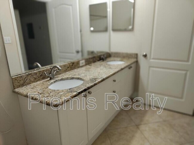 Building Photo - 2724 Via Murano