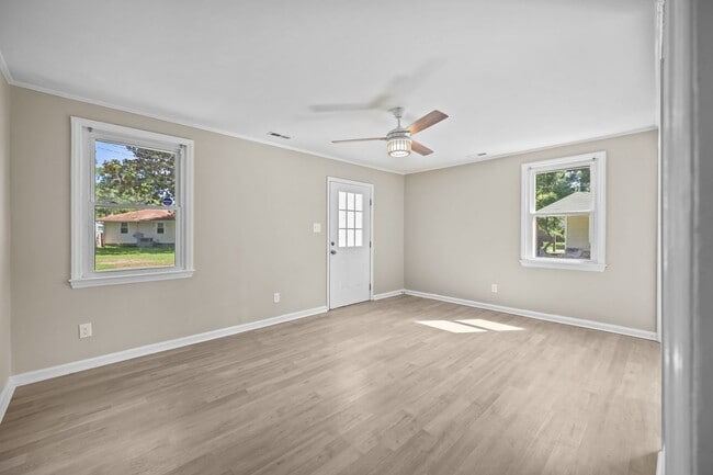 Building Photo - 103 Robin Rd