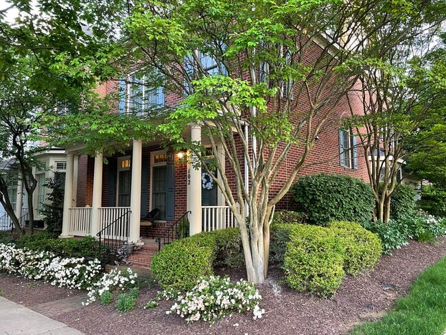 Building Photo - 102 Oak Knoll Terrace