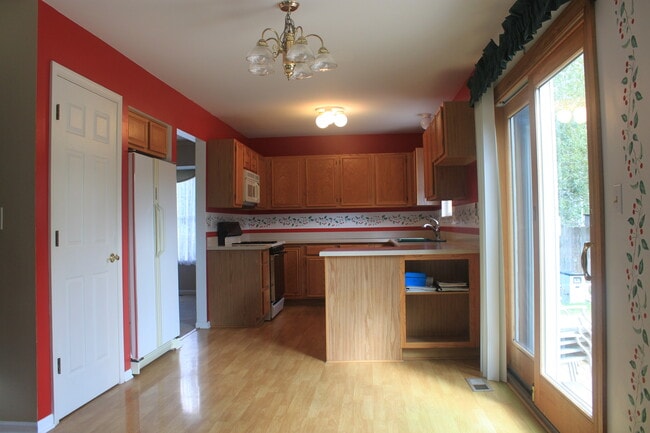 Building Photo - 324 Forest Dr