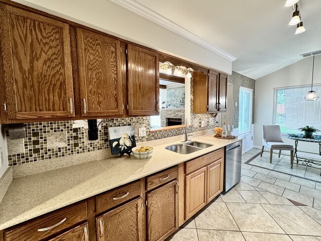 Building Photo - 4-Bedroom Home in Rock Creek Available NOW...