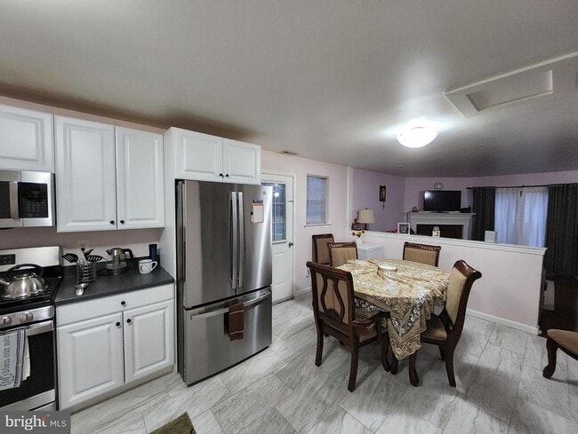 Building Photo - 2 Adam Ct