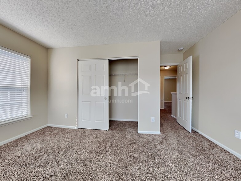 Building Photo - 105 Walton Pl