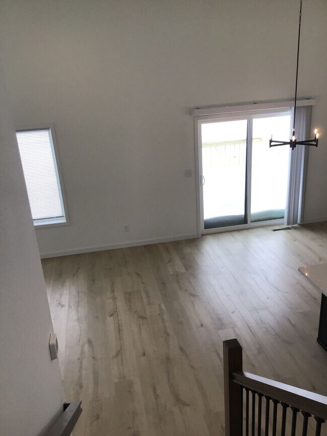 Building Photo - 3 Bed 3 Bath Single Family Home