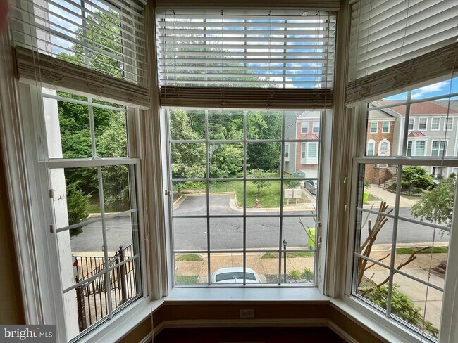 Building Photo - 7504 Lamoyne Ct
