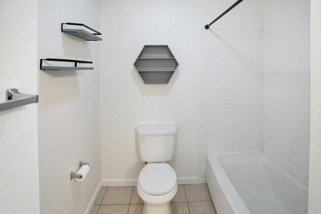 Building Photo - Beautiful Summerlin 1 Bed Condo