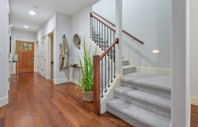 Building Photo - Spacious 5-Bedroom Retreat with Private Gr...