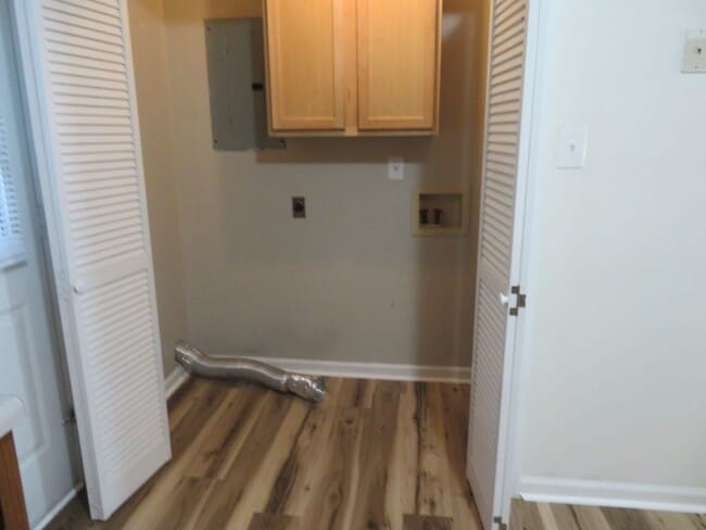 Building Photo - 2 BR 2 BA Duplex