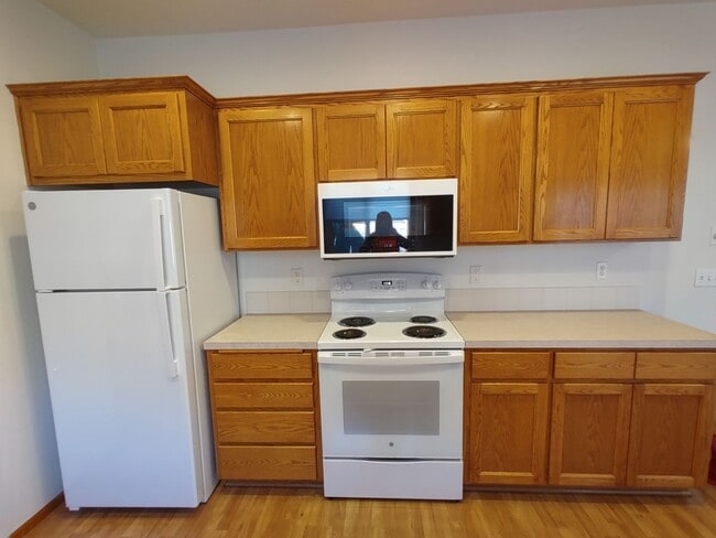 Building Photo - 3328 Lake Glenn Dr