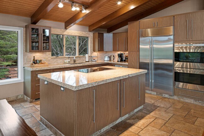 Building Photo - FURNISHED 6-12 MONTH LEASE - WEST SEDONA - GATED COMMUNITY