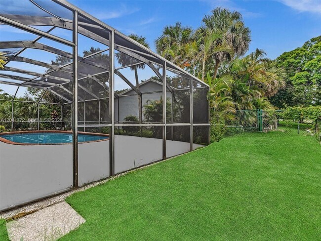 Building Photo - 8813 NW Paradise Ct