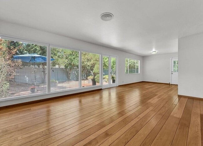 Building Photo - Sun-Filled Single-Story Home with Private Yard in Prime Walnut Creek Location