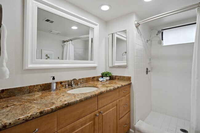 Building Photo - 40985 La Costa Cir W