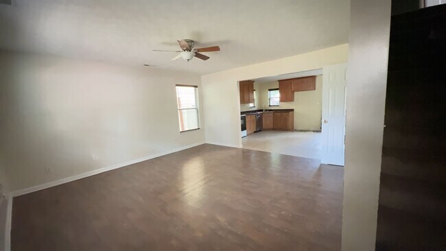 Building Photo - 3605 Shell Rd