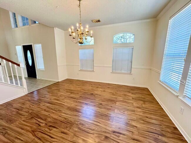 Building Photo - 2439 Shelby Park Dr