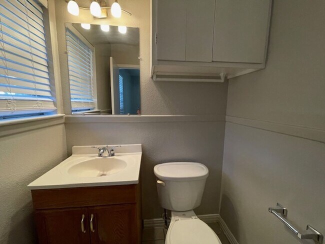 Building Photo - 1329 Harrison Ln