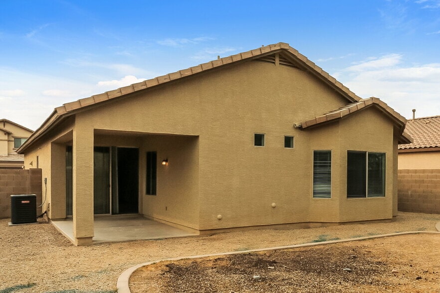 Building Photo - 11722 W Lincoln St