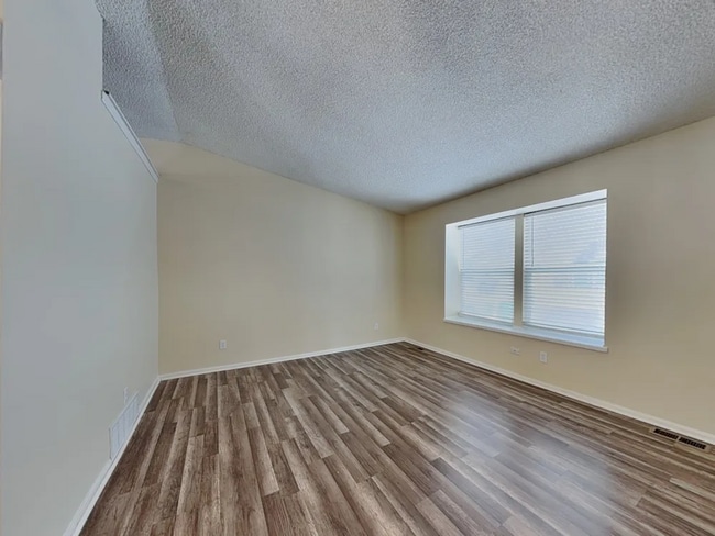 Building Photo - 3473 Foxridge Dr