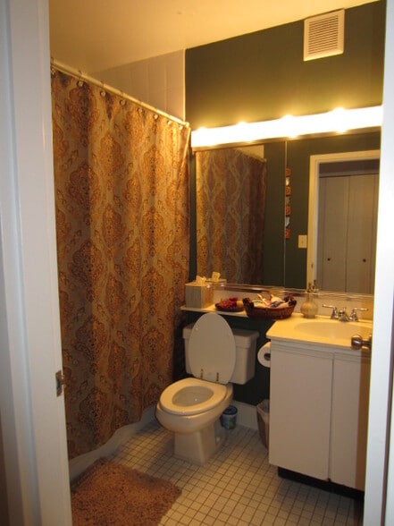 Bathroom 2 - 45 River Dr S