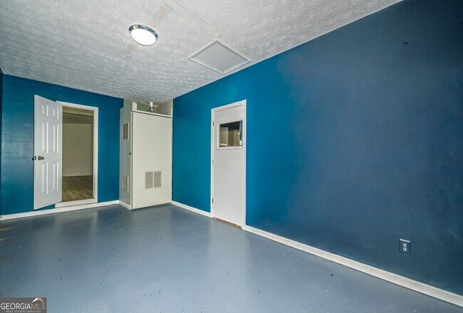 Building Photo - 2100 Whitebluff Way