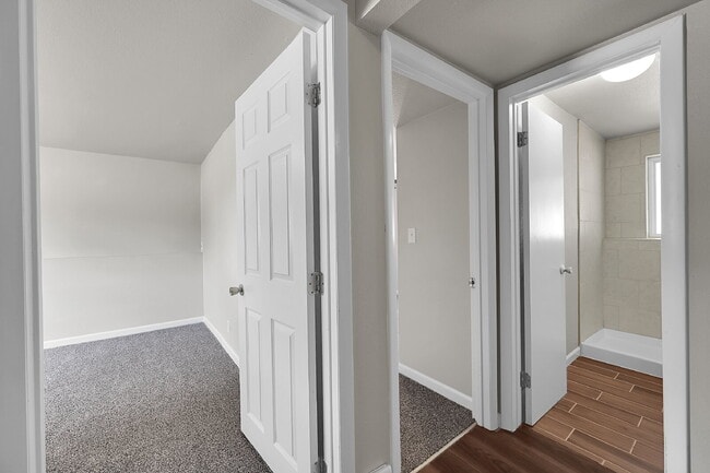 Building Photo - $1,850, 4 bed, 2 bath, located on Colorado...