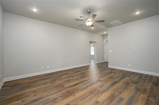 Building Photo - 2801 Tulip Dr