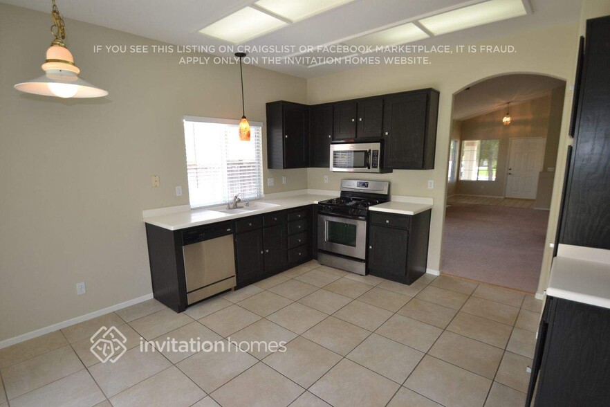 Building Photo - 40057 Daphne Dr