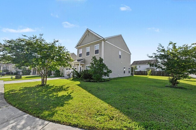 Building Photo - 121 Rockingham Way