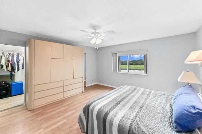 Building Photo - 6768 10th Ave N