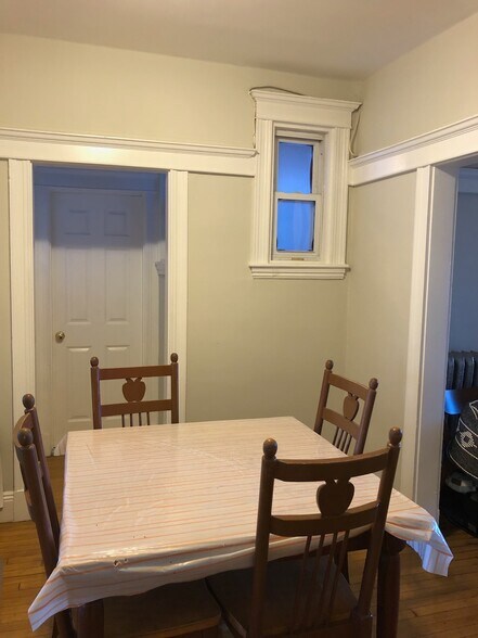 Building Photo - 32 Highgate St