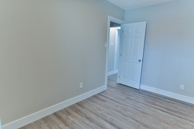 Building Photo - 2 Bedroom Single Family on N 4th St